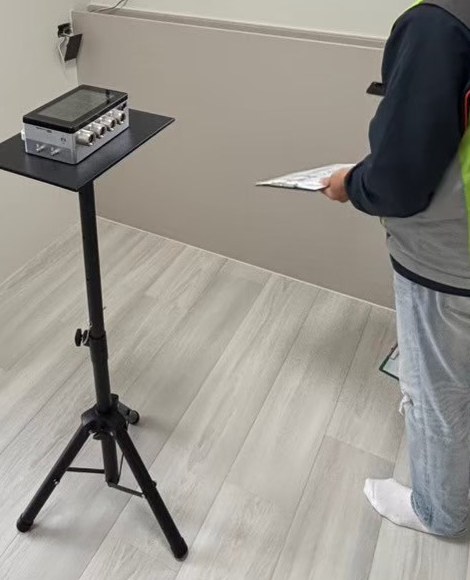 主臥室測點 A02 的量測設備架設